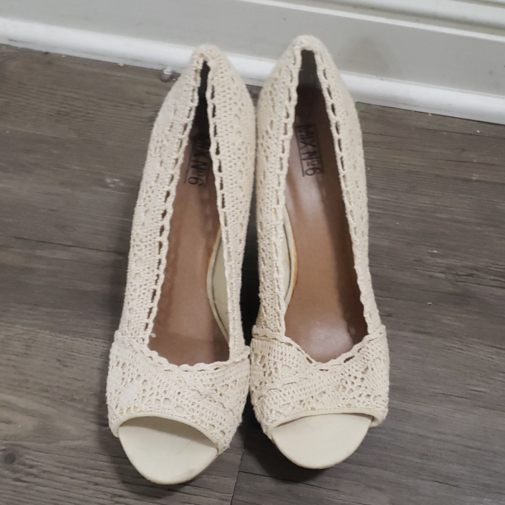 White and wooden wedges